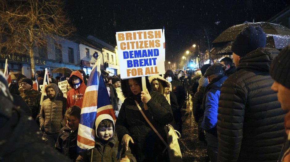 Protest przeciwko protokołowi między Wielką Brytanią, a UE, który został uzgodniony podczas brexitu, Irlandia Północna, 18 lutego, 2022 r.