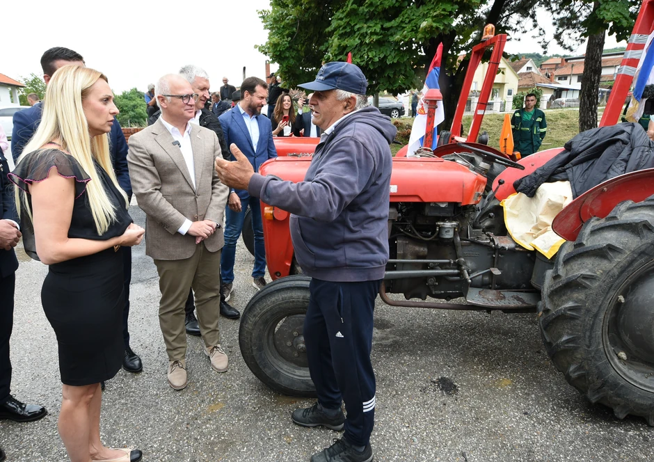 Jelena Tanasković sa poljoprivednicima