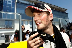 Grosjean zostaje w teamu Lotus-Renault. Francuz przedłużył kontrakt