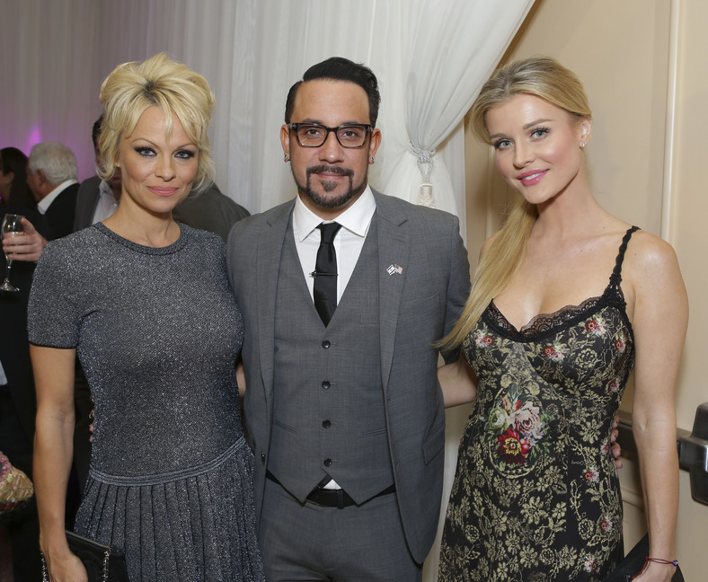 Pamela Anderson, A.J. McLean i Joanna Krupa podczas gali "Friends Of The Israel Defense Forces" w 2014 r.