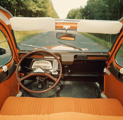 Auto zgodnie z tą zasadą było lekkie, nieprzemakalne i ekonomiczne