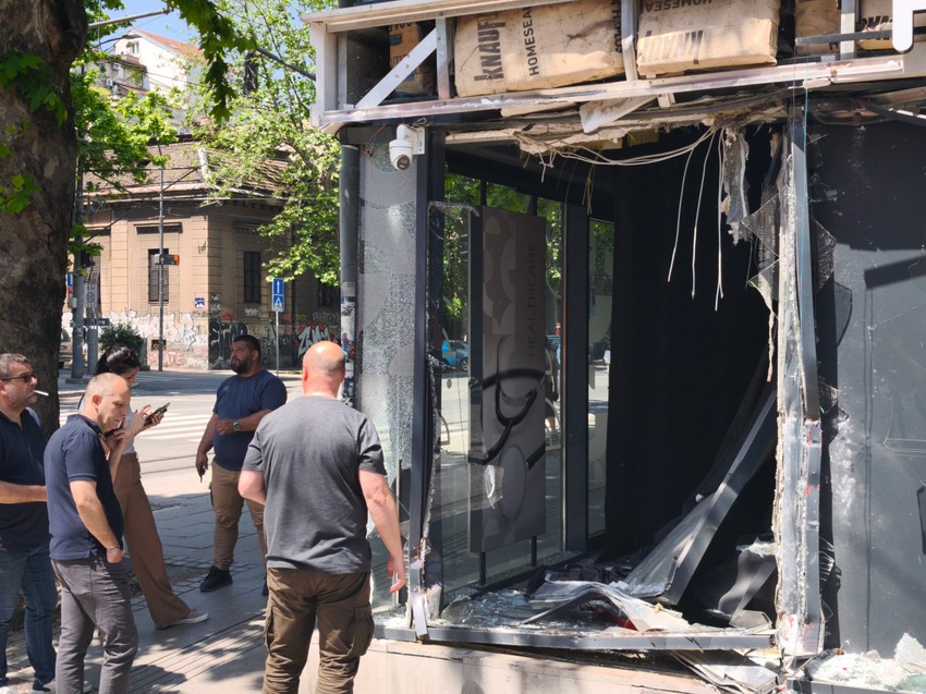 Posledice saobraćajne nesreće u Beogradu nakon iskakanja tramvaja iz šina