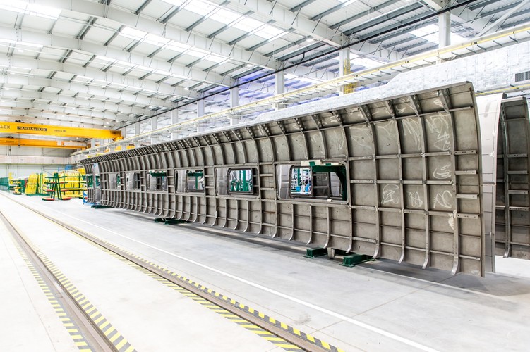 We wrocławskich zakładach Bombardiera produkowane są nadwozia do lokomotyw z rodziny TRAXX oraz lokomotyw z serii E464. Tu również powstają podzespoły do innych pojazdów szynowych produkowanych przez Bombardiera. Produkcja zakładu w Katowicach jest w większości ukierunkowana na rynek w Polsce. Produkcja fabryki wrocławskiej jest w całości przeznaczona na eksport.<br><br> (kru) PAP/Maciej Kulczyński