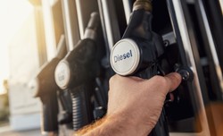 Dobra wiadomość dla kierowców. Eksperci prognozują spadek cen diesla