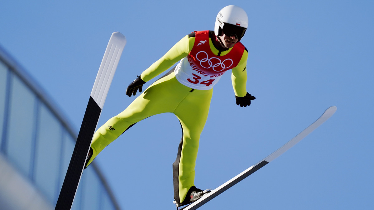 Pekin 2022: Piotr Żyła na podium w kwalifikacjach, był rekord skoczni. Skoki narciarskie