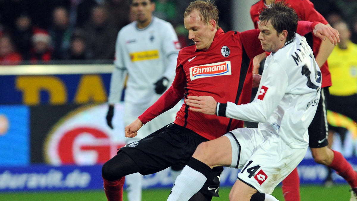 W meczu 16. kolejki Bundesligi SC Freiburg pewnie pokonał "czerwoną latarnię" tabeli, Borussię Moenchengladbach, 3:0 (2:0) i awansował na piąte miejsce w rozgrywkach.