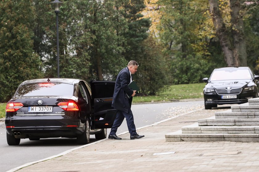 Za suszę, butę i chore świnie. Kulisy dymisji Jurgiela