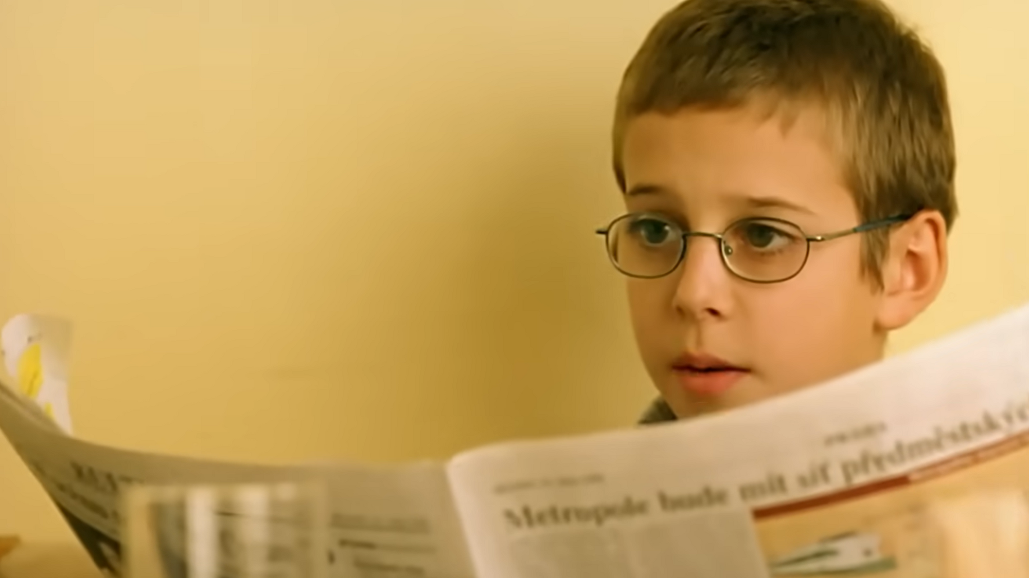 Preslávil sa ako drzý chlapec s okuliarmi Pepíček zo série Kameňák.