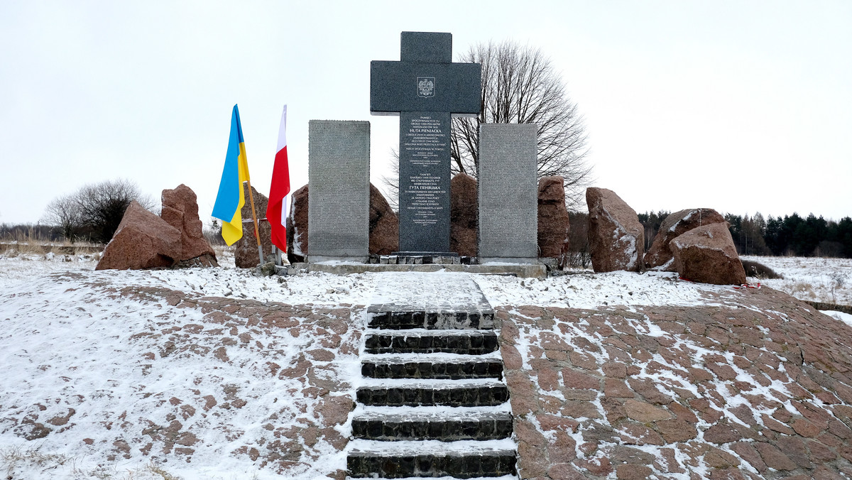 Na Ukrainie ponownie zniszczono wysadzony w styczniu i odnowiony pod koniec lutego pomnik Polaków pomordowanych w 1944 r. w Hucie Pieniackiej w obwodzie lwowskim. Zdjęcia, które dokumentują dewastację, umieszczono dziś w mediach i sieciach społecznościowych.