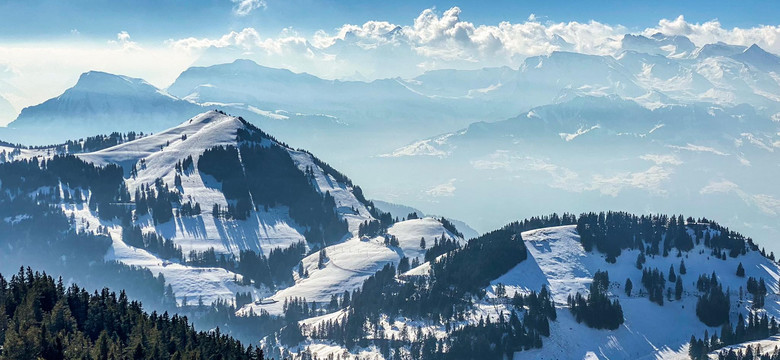 Cztery osoby zginęły wskutek zejścia lawiny w Alpach