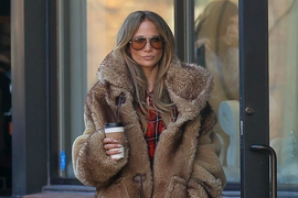 Džej Lo mesecima ne skida NAJTRAŽENIJE ČIZME SEZONE: Tople su i PREUDOBNE, a žene su ih doslovce RAZGRABILE, iako mnogi tvrde da su RUŽNE i isforsirane