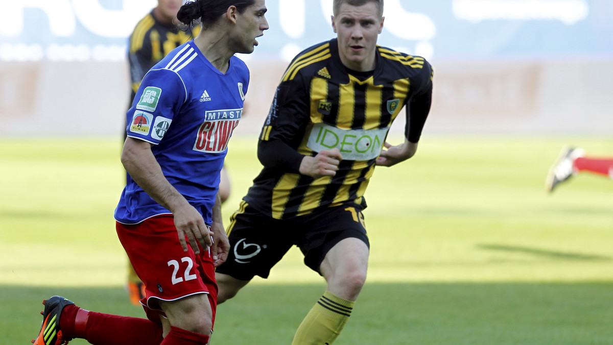 Piast Gliwice w pięknym stylu pokonał w przedostatniej, 33. kolejce I ligi GKS Katowice 3:0 (1:0), ale to nie wystarczyło, by zapewnić sobie awans do Ekstraklasy. Swoje spotkania wygrały również Pogoń Szczecin i Zawisza Bydgoszcz. Ostatnia runda zapowiada więc ogromne emocje.