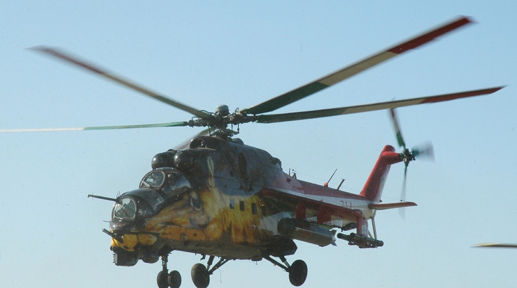 Manőver közben egy magyar Mi-24-es /Fotó: Wii