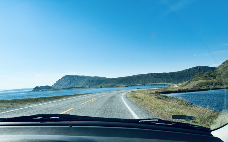 Droga na Nordkapp zapiera dech w piersiach. Widoki były warte każdego zakrętu