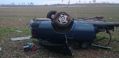 Samochód rozpadł się na kawałki. Zginął młody kierowca