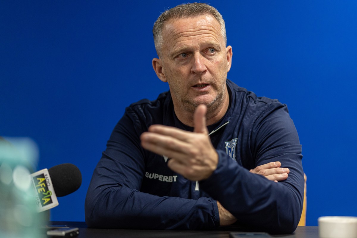 John van den Brom nie jest już trenerem piłkarzy Lecha Poznań