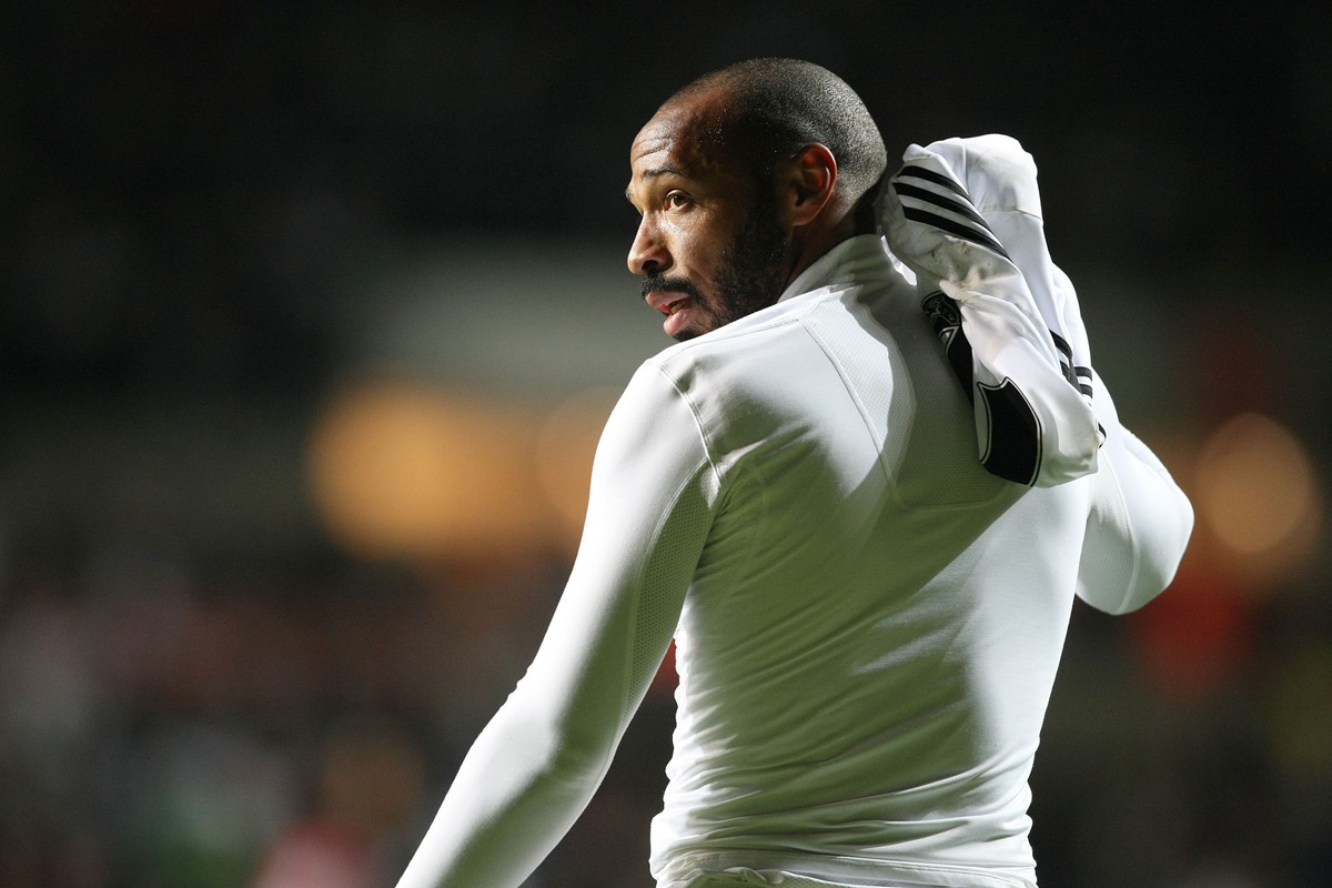 Thierry Henry ukarany za uderzenie rywala w głowę