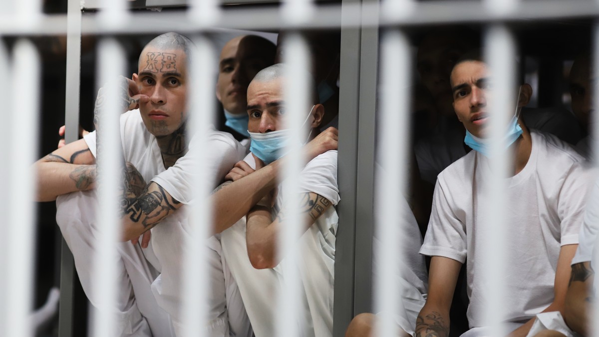 Mega zatvor CECOT u Tekololuki u El Salvadoru 