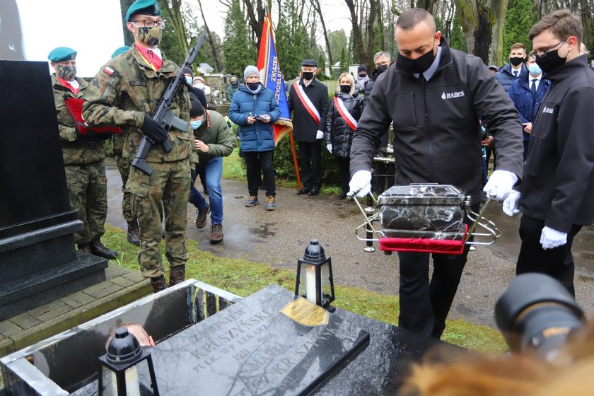 Ostatnia droga Izabelli Sierakowskiej. Znani politycy pożegnali zmarłą posłankę