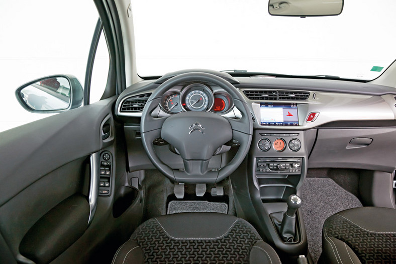 Lancia Ypsilon kontra Mini One Clubman i Citroen C3: czyli, wielkie wejście  w małym formacie