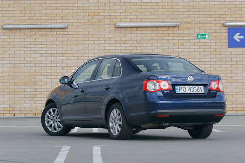 Volkswagen Jetta - Bezpośredni sedan