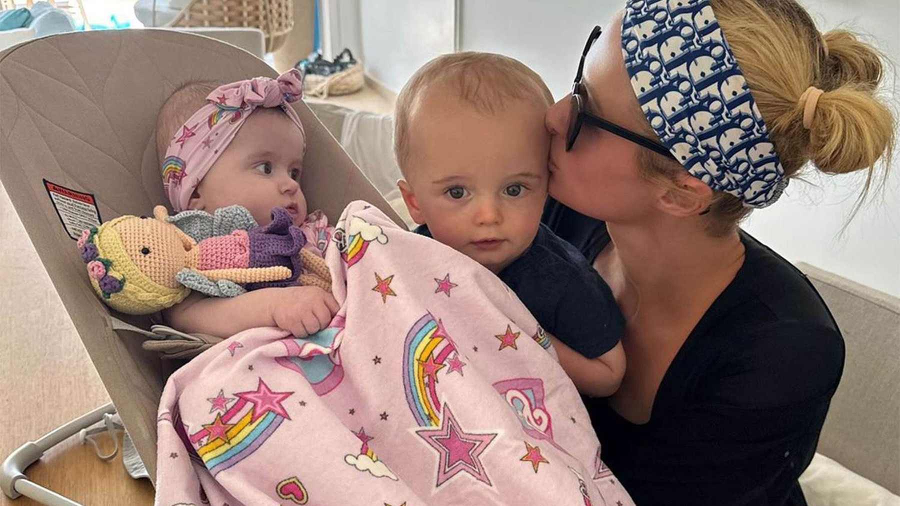 Paris Hilton so svojimi dvoma deťmi, 3. 8. 2024