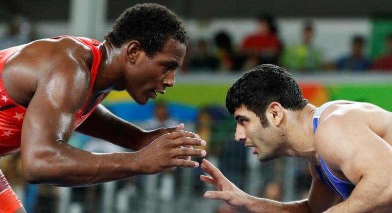 USA's J'den Michael Tbory Cox (red) wrestles Iran's Alireza Mohammad Karimimachiani in their men's 86kg freestyle quarter-final at the Rio 2016 Olympic Games at the Carioca Arena 2 in Rio de Janeiro on August 20, 2016