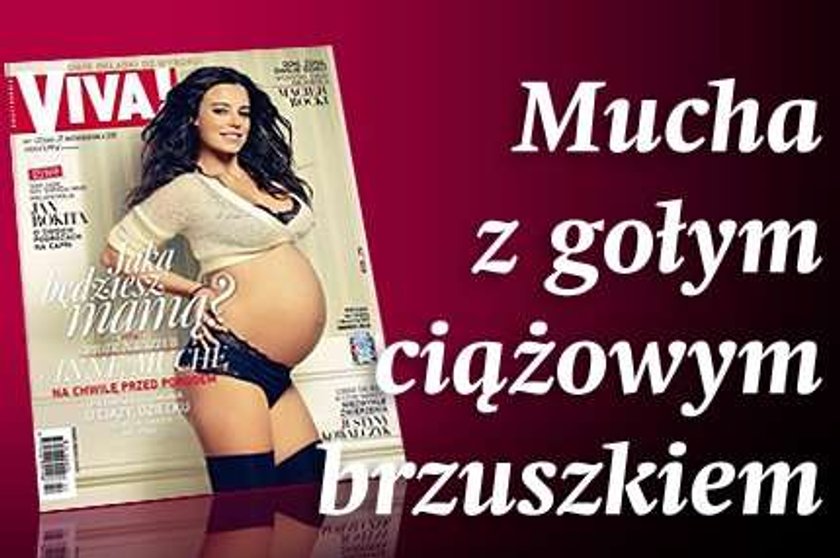 Mucha z gołym ciążowym brzuszkiem