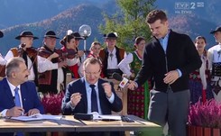 'Zapraszamy na narodowego sylwestra'. TVP na żywo z Zakopanego transmituje podpisanie umowy przez Kurskiego