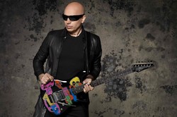 Joe Satriani prosi fanów o pomoc