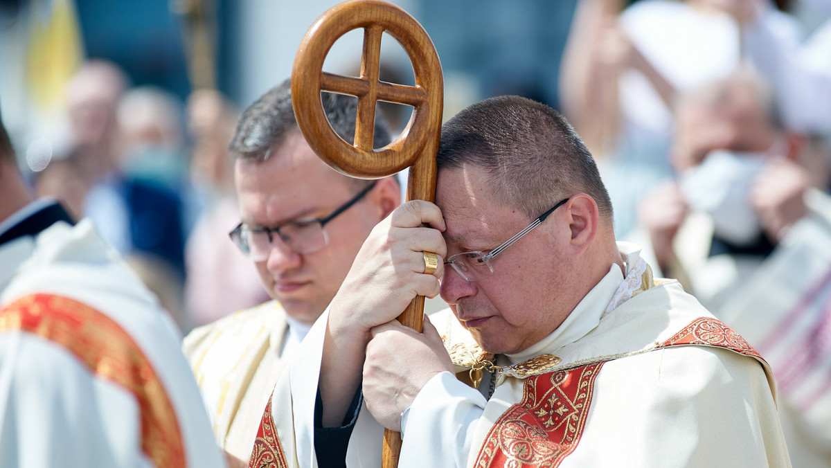 Łódź. Arcybiskup Grzegorz Ryś krytykowany za spontaniczną mszę na kongresie