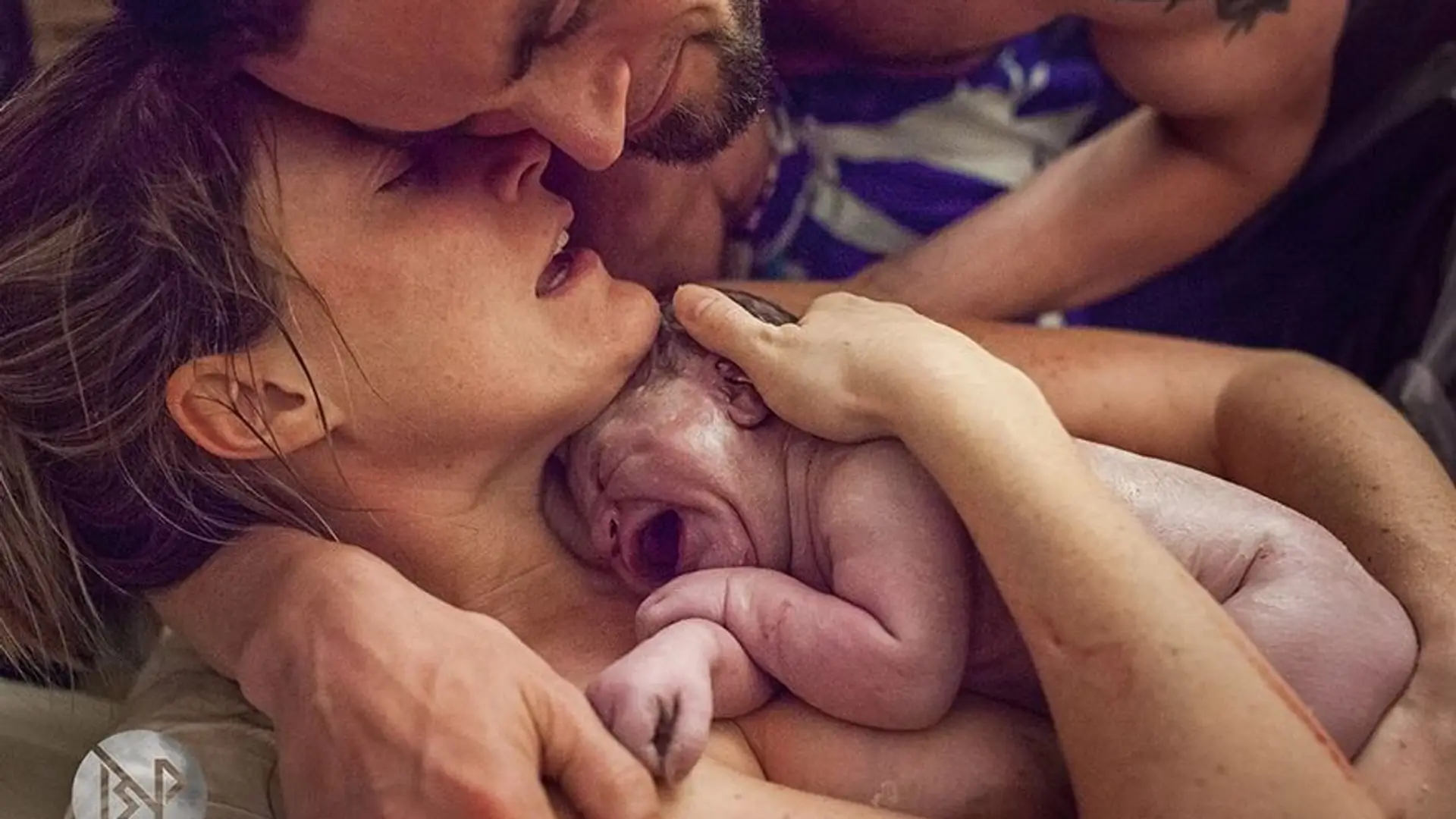 Wybrano najlepsze zdjęcia porodowe tego roku. Mamy, jesteście niesamowite!