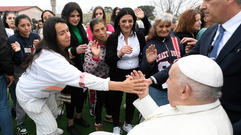Papież do kobiet w więzieniu: Jezus przebacza zawsze i wszystko - Vatican News