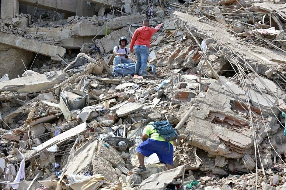 Potraga za preživelima zatrpanih ispod ruševina zgrada | Foto: REUTERS/Maxwell Briceno