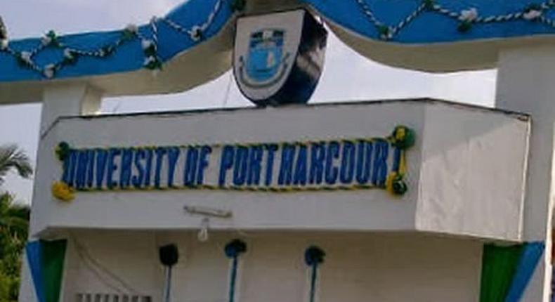 UNIPORT gate (tribune)