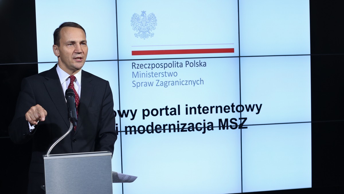 - Europejska orkiestra może czasem fałszuje, ale lepsza taka muzyka niż bójka - mówi Radosław Sikorski w "Gazecie Wyborczej". Szef MSZ przestrzega jednak, że jeśli "Brytyjczycy pójdą na noże ws. budżetu EU, to europejska orkiestra zagra muzykę rap".