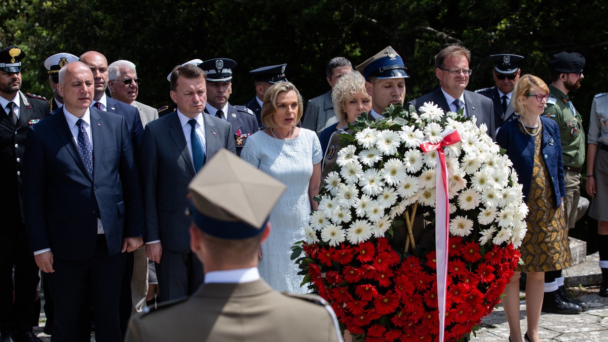 - Bitwa pod Monte Cassino to kolejny dowód na to, że polscy żołnierze są najlepsi na świecie, że Polacy kochają swoją ojczyznę - powiedział we Włoszech minister obrony narodowej Mariusz Błaszczak podczas obchodów 74. rocznicy bitwy pod Monte Cassino. - Narody muszą być silne nie tylko siłą militarną i ekonomiczną, ale też tożsamością i pamięcią - podkreślał szef MSWiA Joachim Brudziński.