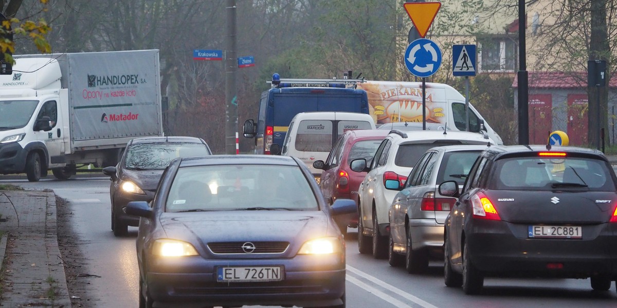 Nowo powstałe rondo korkuje ulicę Krakowską w Łodzi 