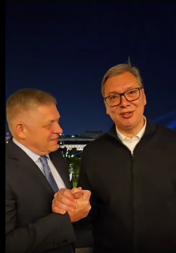 Fico sa v Moskve stretol so srbským prezidentom Vučičom.