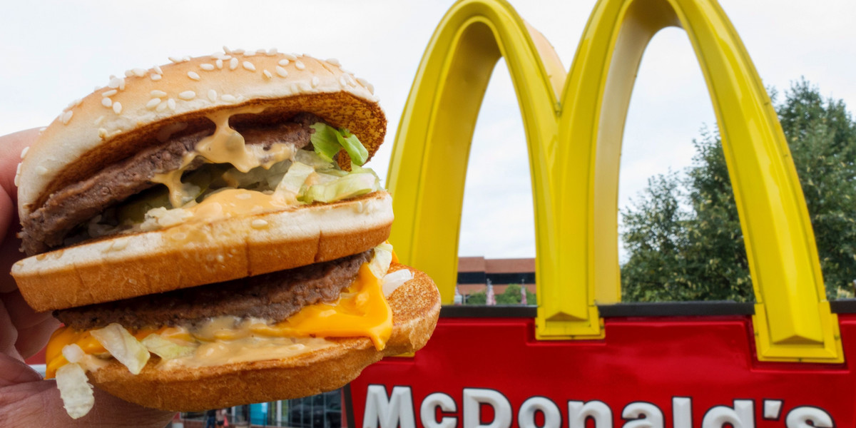 Burger Drwala pojawia się  w menu  restauracji McDonald's po 20 listopada, a znika w połowie lutego. 