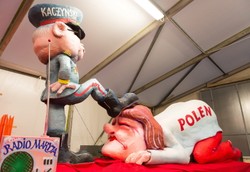 Parada karnawałowa w Duesseldorfie odwołana. Ale figurę Kaczyńskiego zdążyli pokazać