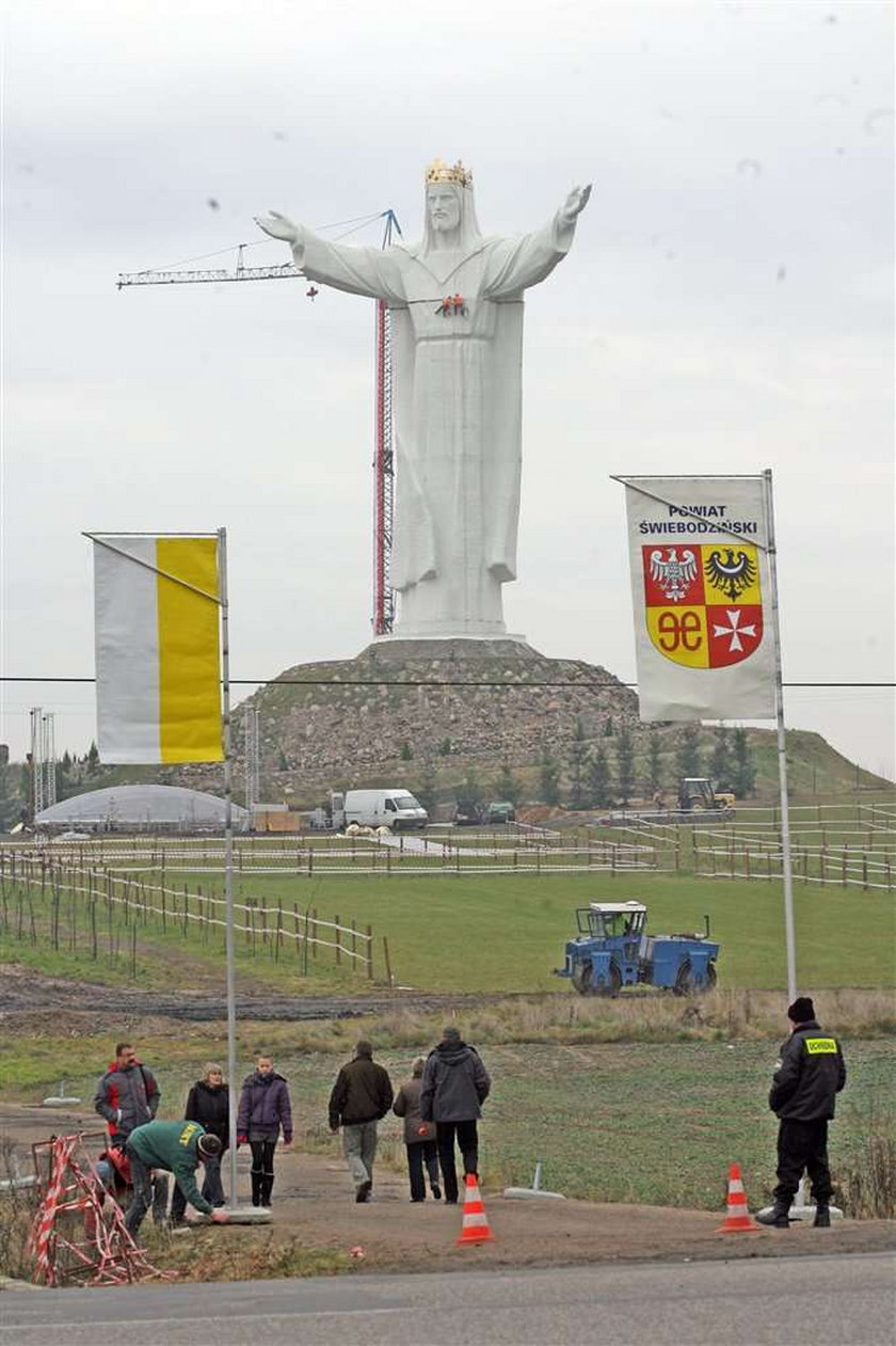 Oszustwo! Mówią, że pokonali Chrystusa w Świebodzina!