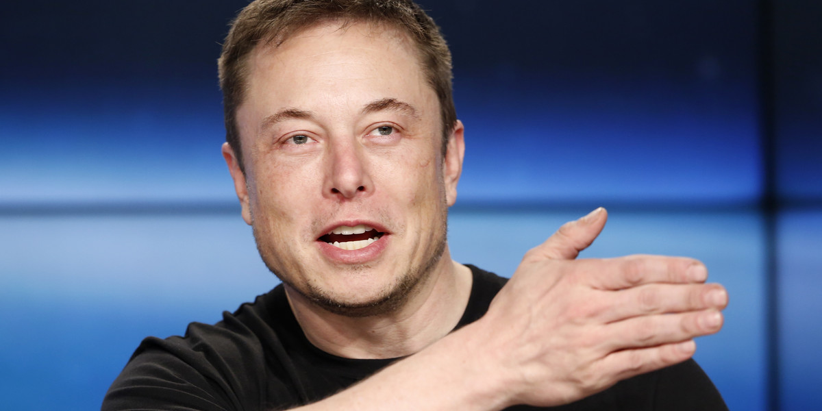 "Nie kupuj naszego samochodu" - napisał Elon Musk internaucie, któremu nie podobało się wsparcie Tesli dla LGBT