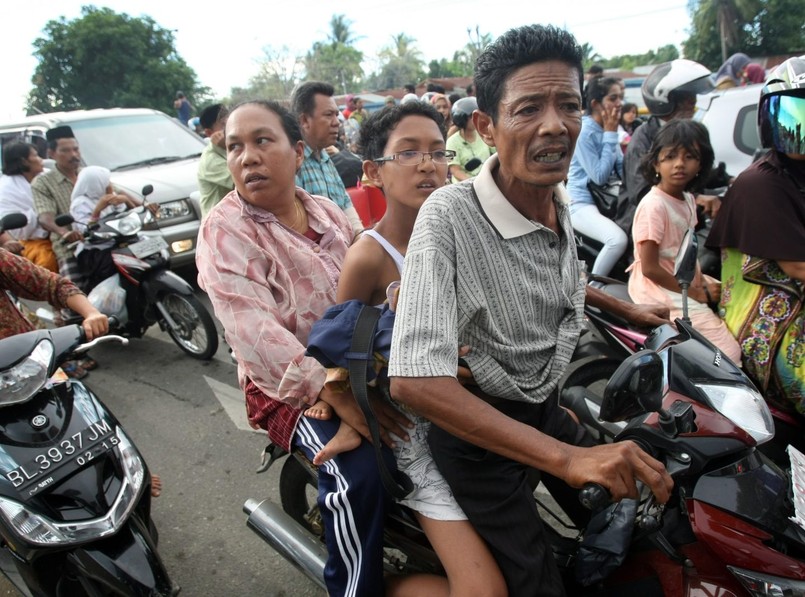 Trzęsienie ziemi niedaleko wybrzeża Indonezji mogło spowodować tsunami. Mieszkańcy nadmorskich terenów czym prędzej wyjeżdżali w głąb kraju