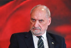 Macierewicz: Przekazałem do KRRiT materiały wskazujące na oszustwa TVN