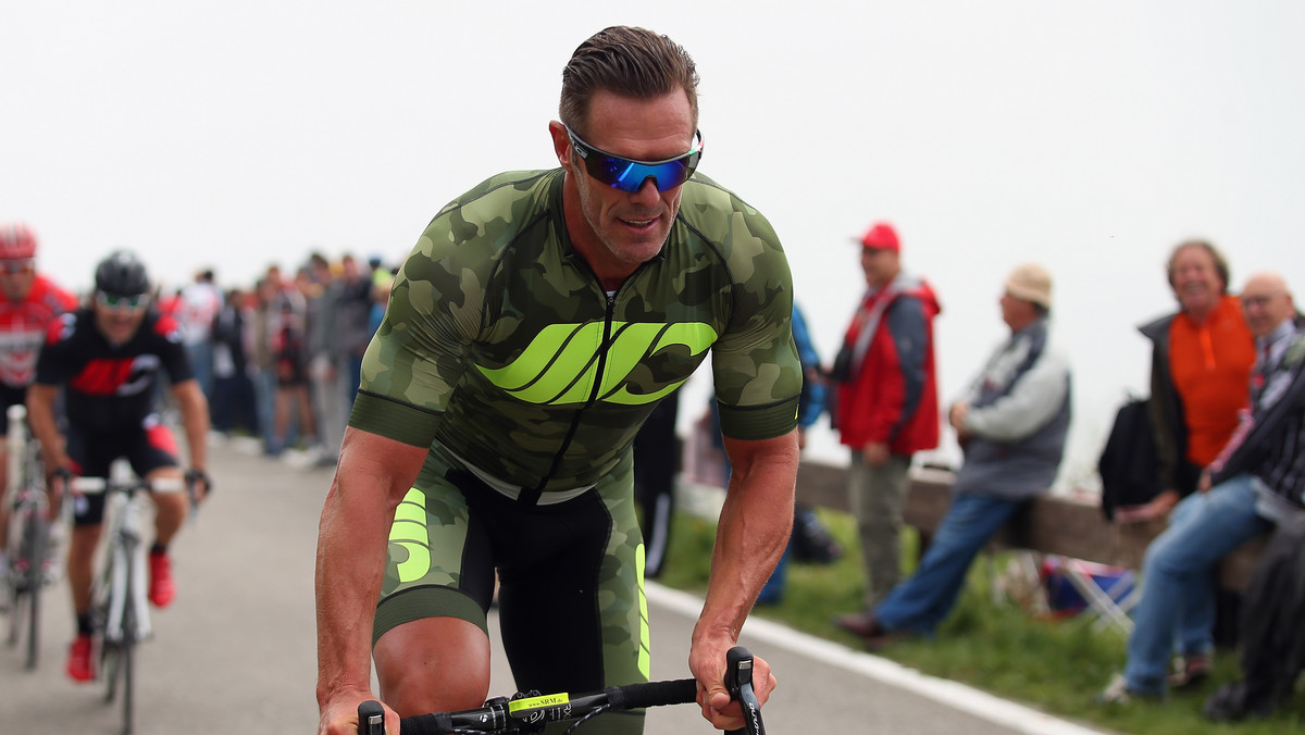 Mario Cipollini, legendarny włoski kolarz, często prowokował w trakcie sportowej kariery. Po jej zakończeniu nadal jest o nim głośno, tym razem za sprawą nagiego zdjęcia, za pomocą którego postanowił zamknąć usta krytykom.