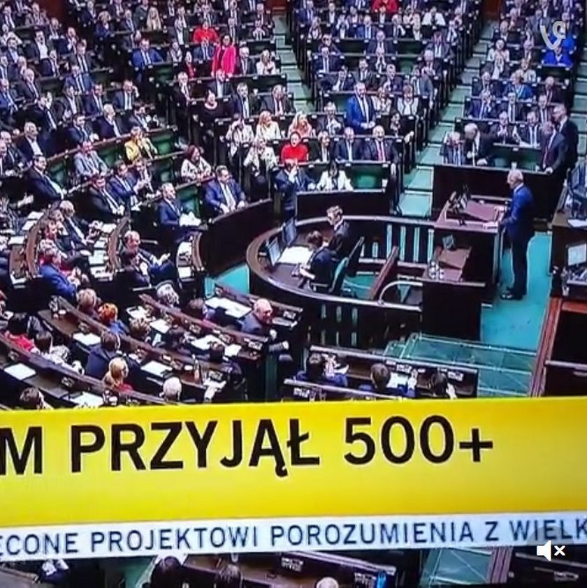 Ciemności okryły Sejm. Po głosowaniu o 500 zł