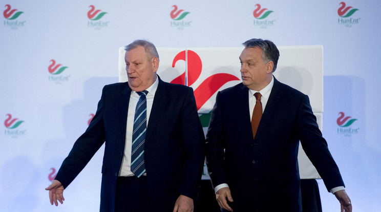 Orbán Viktor miniszterelnök és Kiss István Hunent Víziszárnyas Feldolgozó Zrt. igazgatósági elnöke a cég gyáravató ünnepségén, a Bács-Kiskun megyei Mélykúton 2019. január 28-án.
MTI/Koszticsák Szilárd