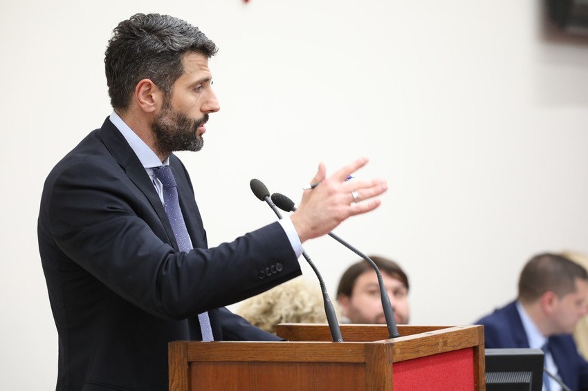 Aleksandar Šapić za skupštinskom govornicom o svom budućem timu