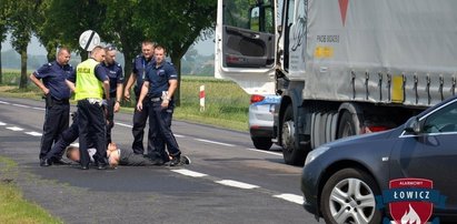 Tak polska policja strzela do podejrzanego o zabójstwo. Nagrali to!